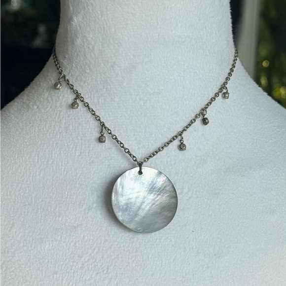 🐚 Cookie Lee Iridescent Genuine Shell and Crystal Pendant Necklace - Picture 3 of 10